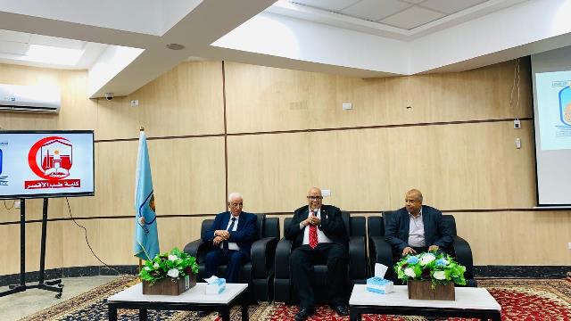 موافي يبدي إعجابه بمستوى تجهيزات كلية الطب بجامعة الأقصر 7