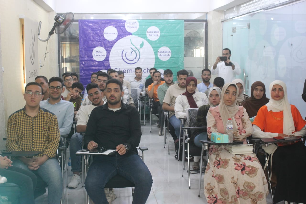 رئيس وطلاب جامعة الدلتا التكنولوجية فى زيارة لمصنع كيم تك للأجهزة بكفرالشيخ 2