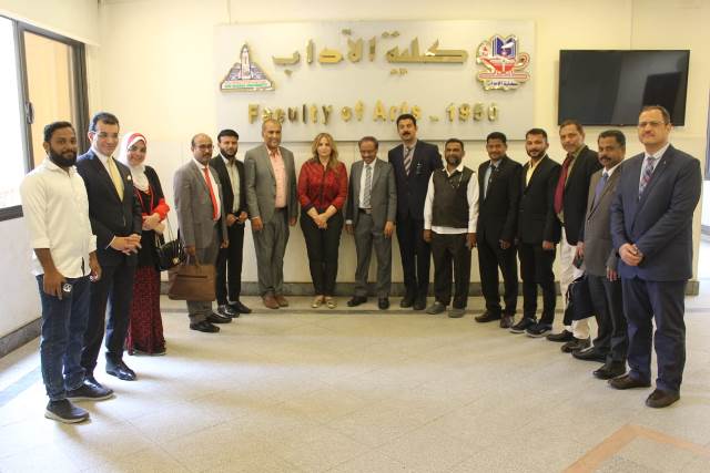 عميدة آداب عين شمس تستقبل قافلة اللغة العربية الهندية 3