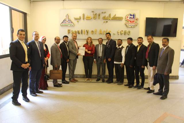 عميدة آداب عين شمس تستقبل قافلة اللغة العربية الهندية 2