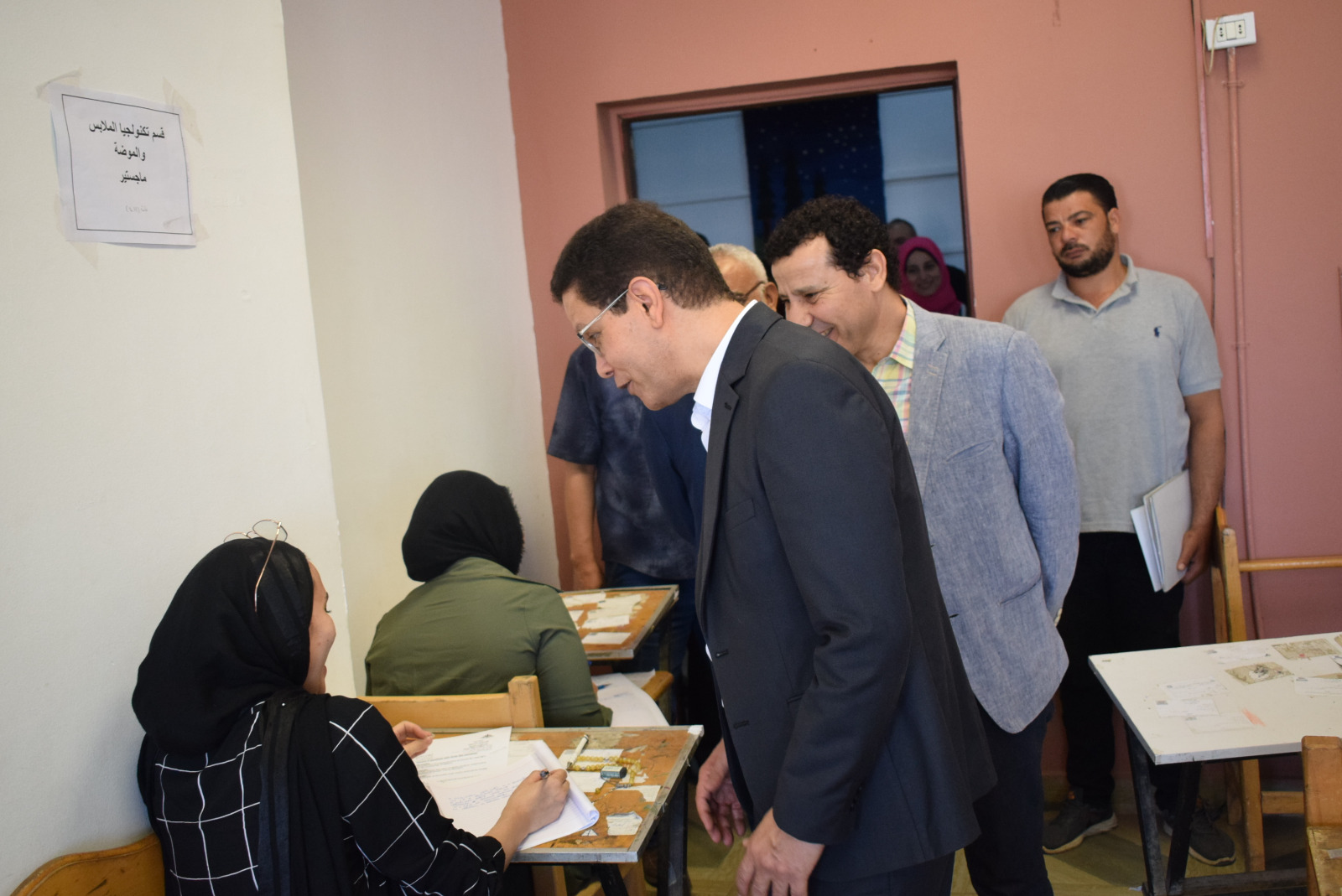 رئيس جامعة بنها يتفقد الامتحانات بكليات التربية والتمريض والحاسبات والذكاء الاصطناعى والفنون التطبي
