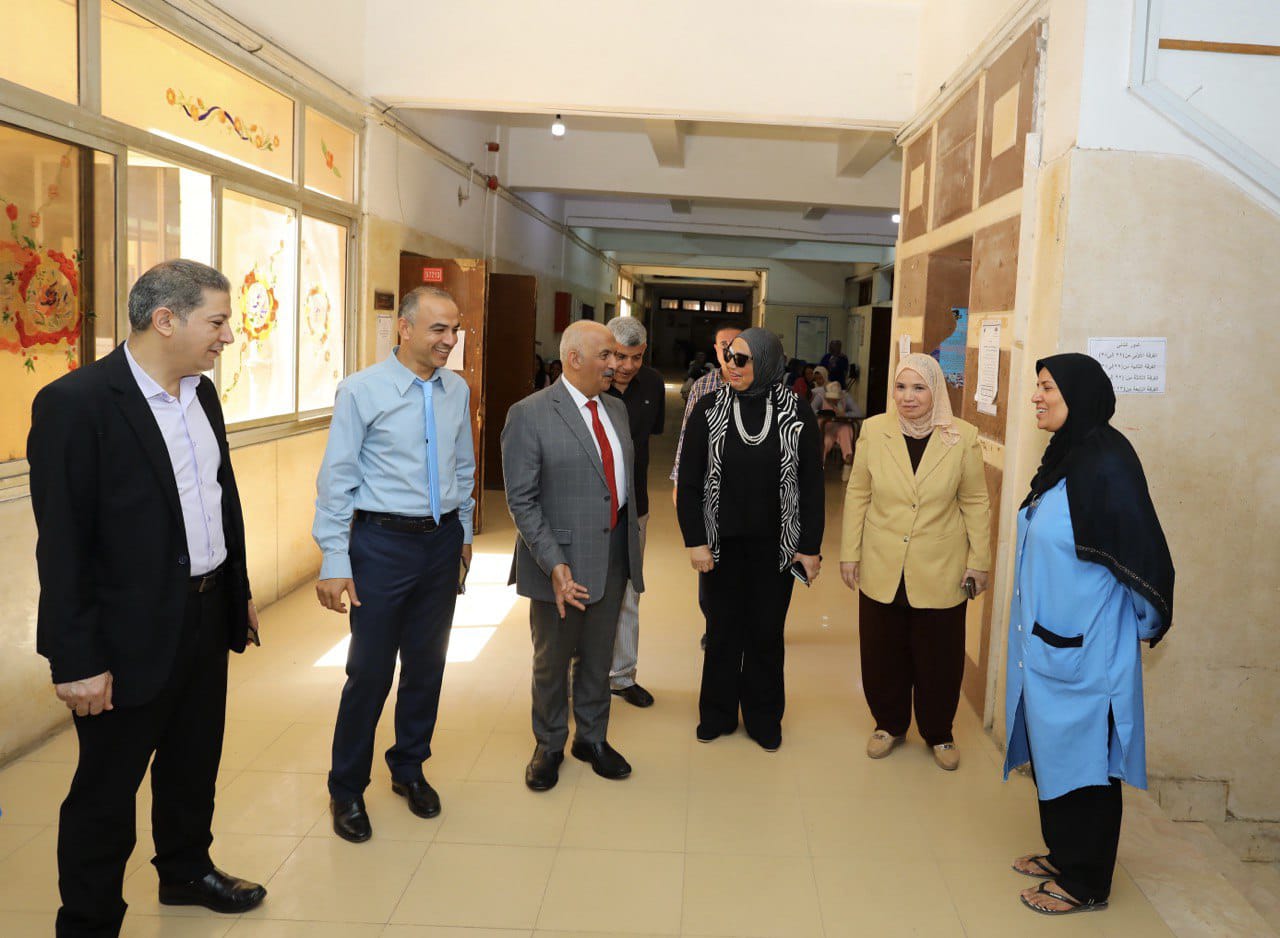 نائب رئيس جامعة الزقازيق يتفقد سير الامتحانات بكلية التربية الرياضية بنات6
