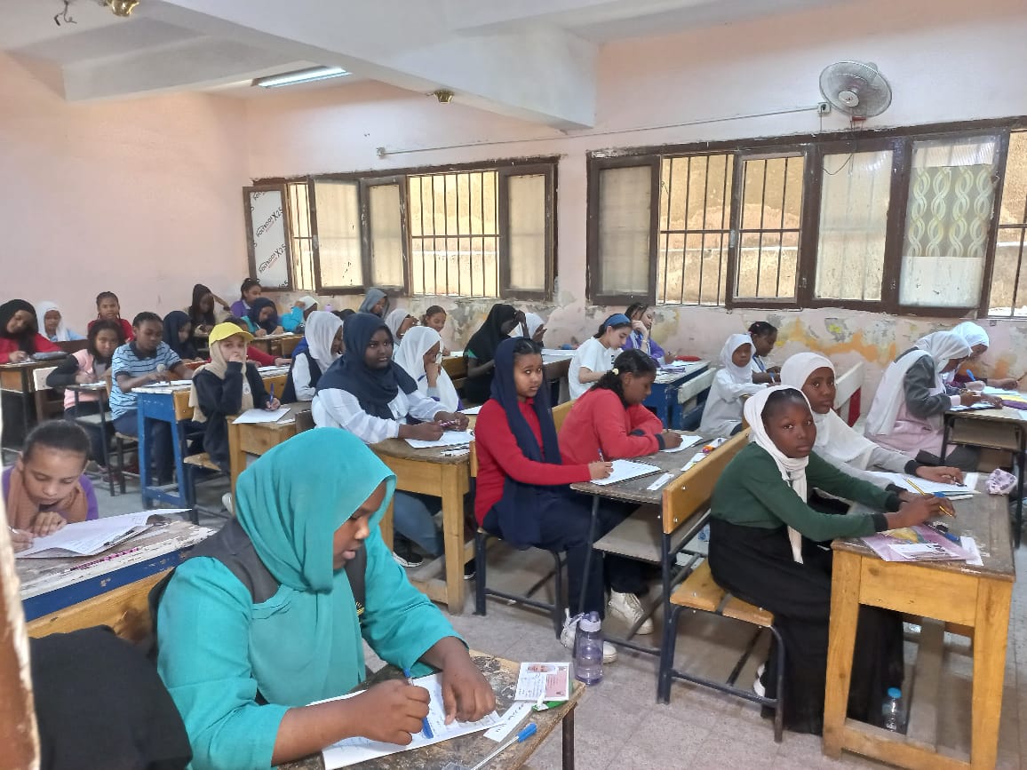 سفير السودان ومدير تعليم الجيزة يتفقدان امتحانات شهادة الأساس السودانية  5