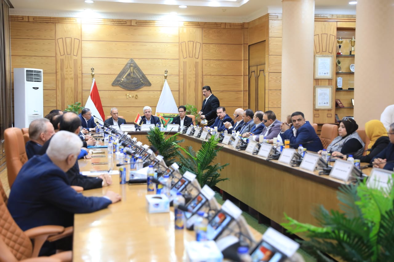 وزير التعليم العالي يزور أرض مستشفى بنها الجامعي الجديد3