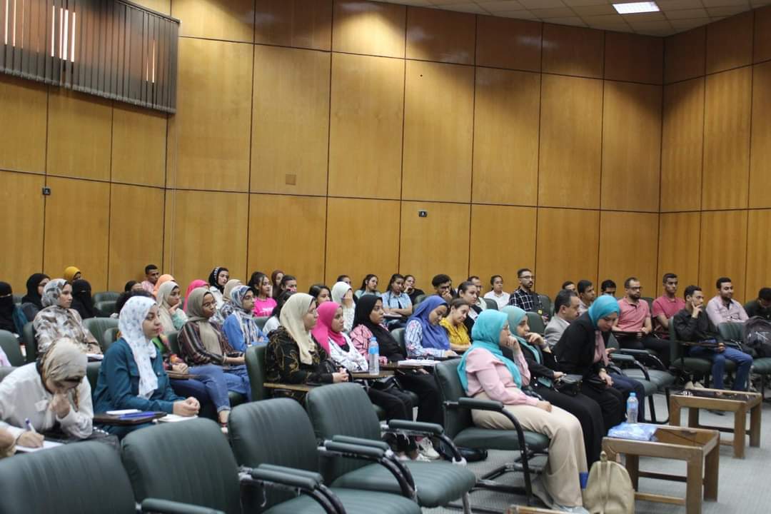 المركز الجامعى للتطوير المهنى UCCD بجامعة أسيوط ينظم ندوة تعريفية حول الوظائف4