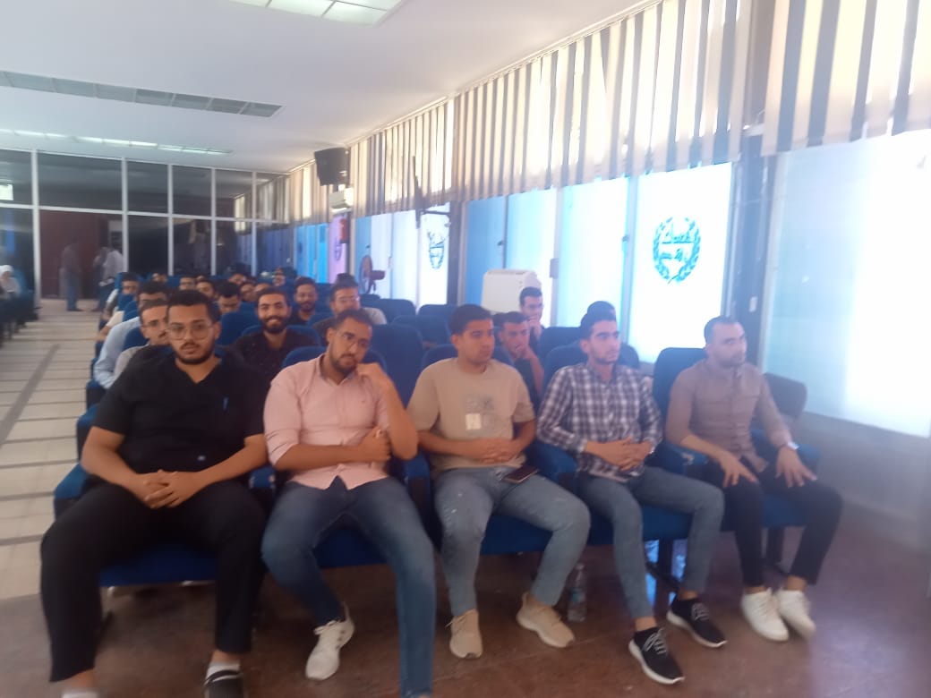 طب بشري سوهاج تناقش أساسيات مكافحة العدوى وجودة الرعاية الصحية2