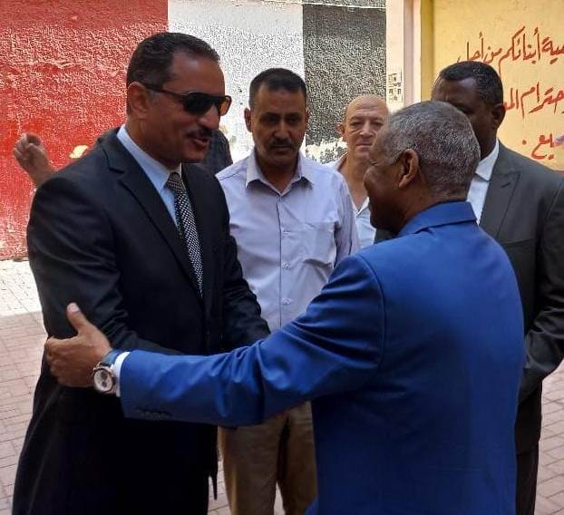 سفير السودان ومدير تعليم الجيزة يتفقدان امتحانات شهادة الأساس السودانية