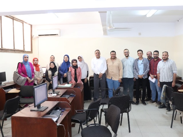 صيدلة سوهاج تنظم ورشة عمل عن تنسيق الرسائل العلمية ببرنامج الميكروسوفت وورد
