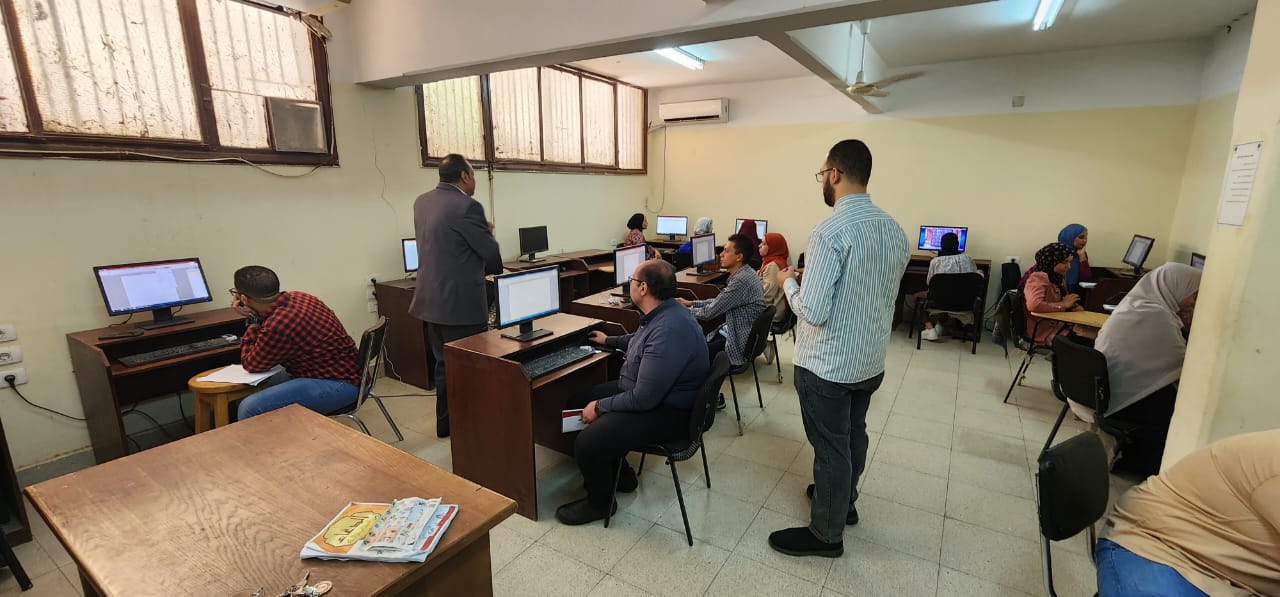 صيدلة سوهاج تنظم ورشة عمل عن تنسيق الرسائل العلمية ببرنامج الميكروسوفت وورد9