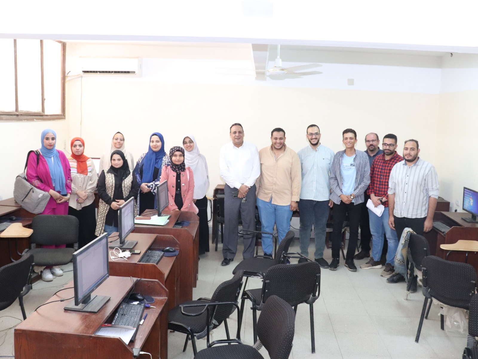 صيدلة سوهاج تنظم ورشة عمل عن تنسيق الرسائل العلمية ببرنامج الميكروسوفت وورد6