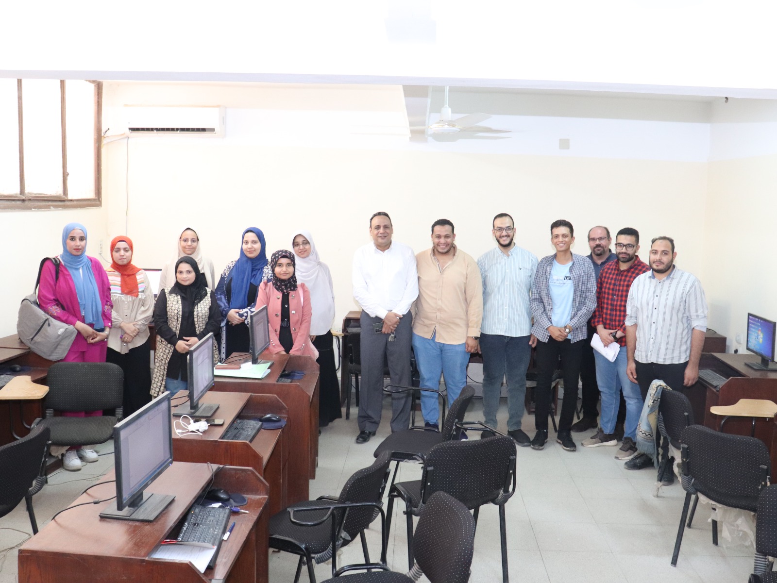 صيدلة سوهاج تنظم ورشة عمل عن تنسيق الرسائل العلمية ببرنامج الميكروسوفت وورد5