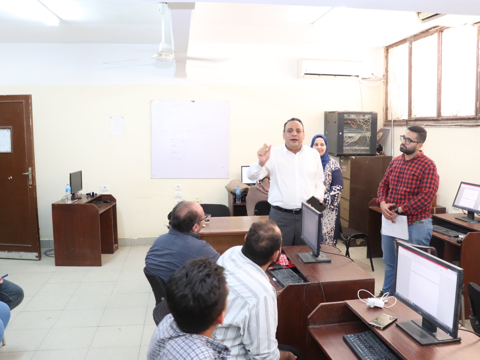 صيدلة سوهاج تنظم ورشة عمل عن تنسيق الرسائل العلمية ببرنامج الميكروسوفت وورد4