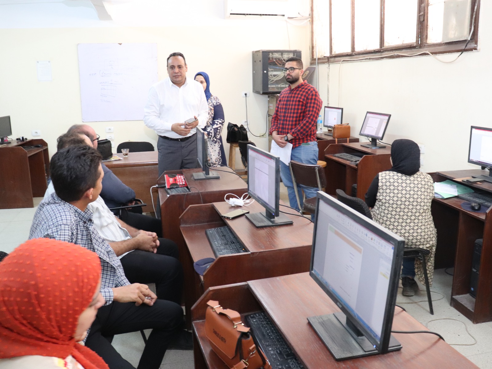 صيدلة سوهاج تنظم ورشة عمل عن تنسيق الرسائل العلمية ببرنامج الميكروسوفت وورد3