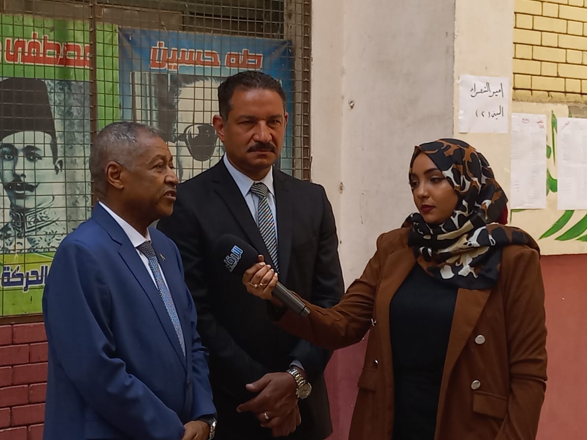 سفير السودان ومدير تعليم الجيزة يتفقدان امتحانات شهادة الأساس السودانية  8
