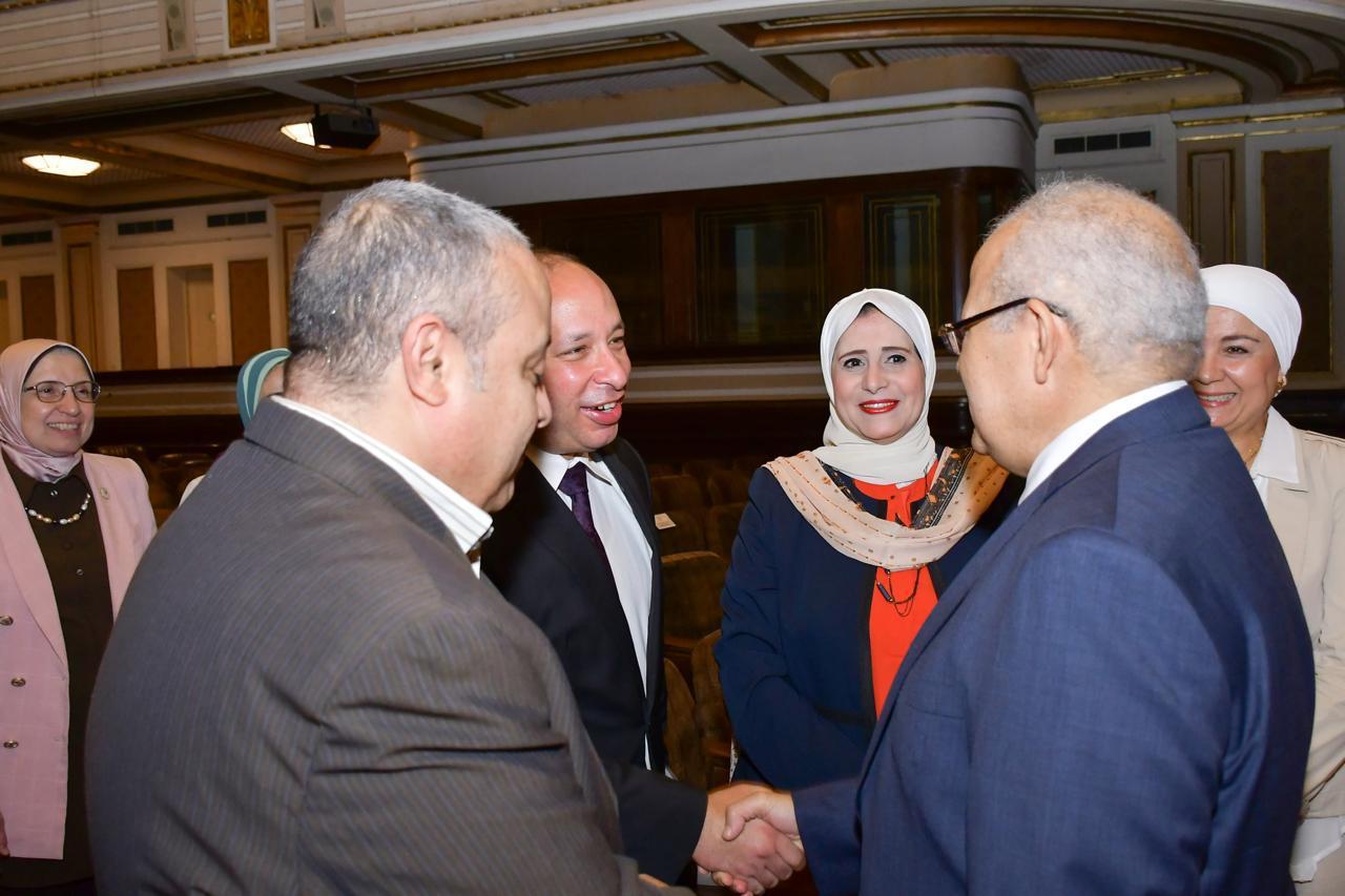 مجلس جامعة القاهرة يهنئ الرئيس السيسى والشعب المصرى بثورة 30 يونيو 6