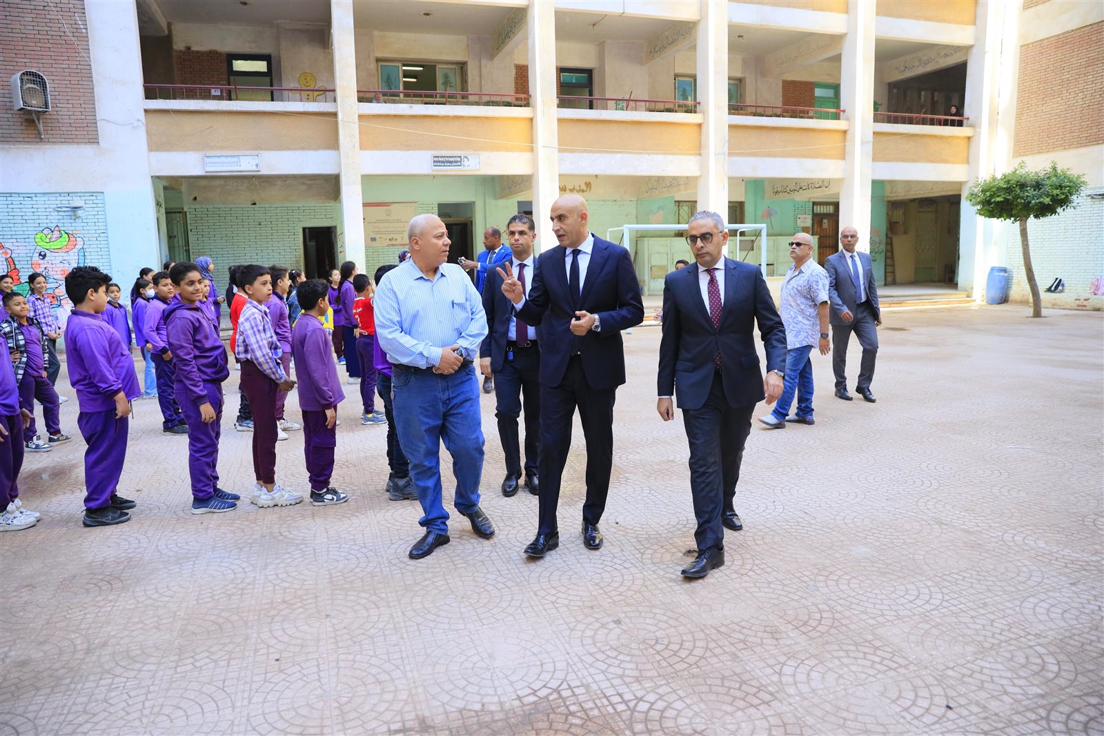 وزير التربية والتعليم يزور عدة مدارس بإدارة المطرية التعليمية