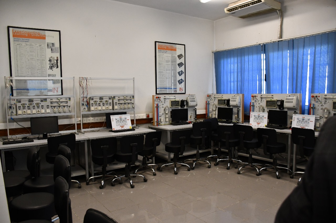 رئيس جامعة حلوان يتفقد جامعة حلوان التكنولوجية