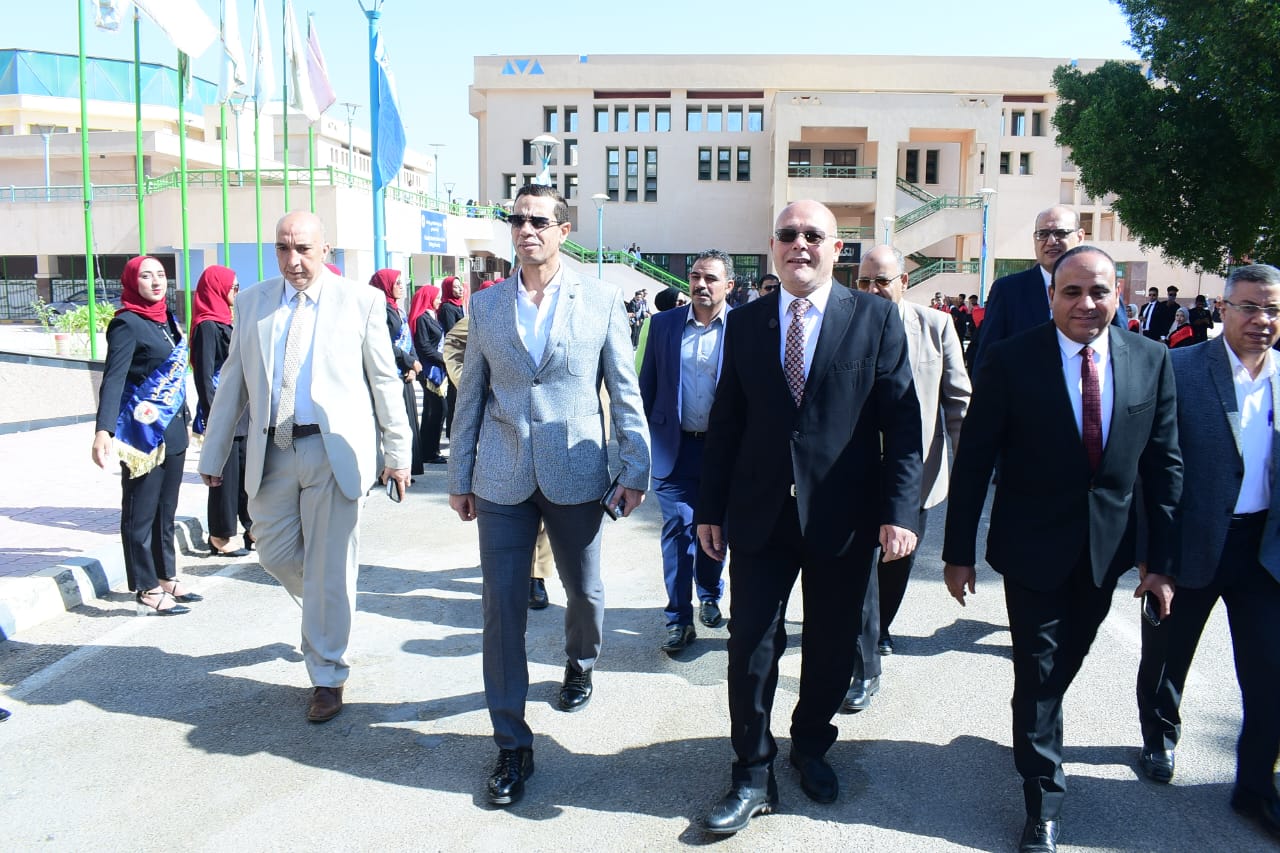 رئيس جامعة سوهاج الجديدة يستقبل المتحدث العسكري الرسمي للقوات المسلحة المصرية