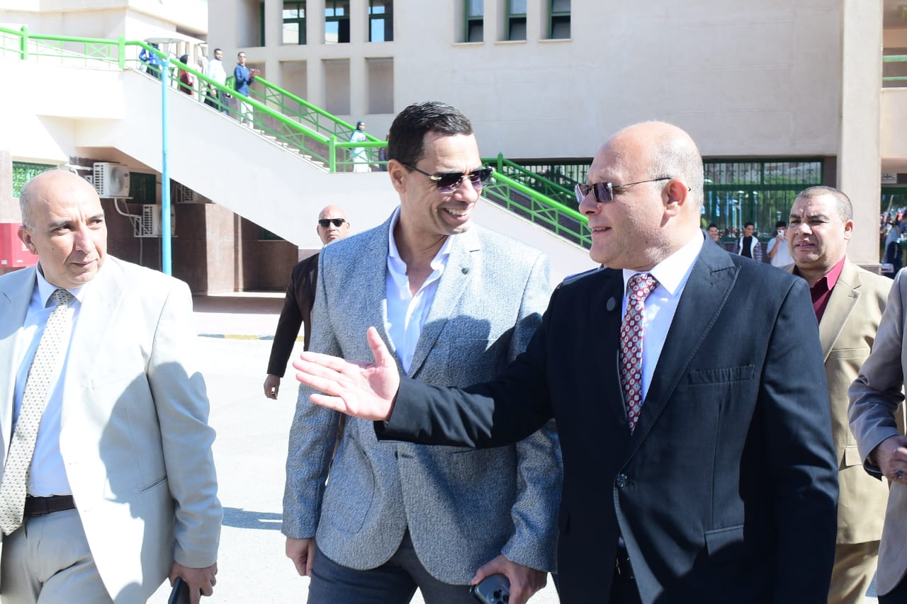 رئيس جامعة سوهاج الجديدة يستقبل المتحدث العسكري الرسمي للقوات المسلحة المصرية