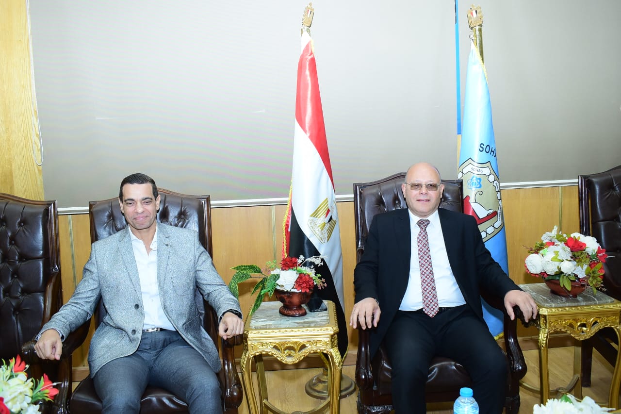 رئيس جامعة سوهاج الجديدة يستقبل المتحدث العسكري الرسمي للقوات المسلحة المصرية