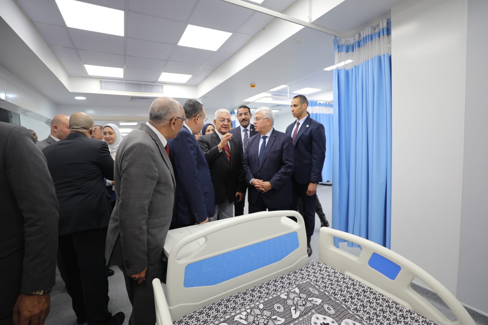 وزير التعليم العالي يفتتح عددًا من المشروعات التعليمية والصحية بجامعة الإسكندرية