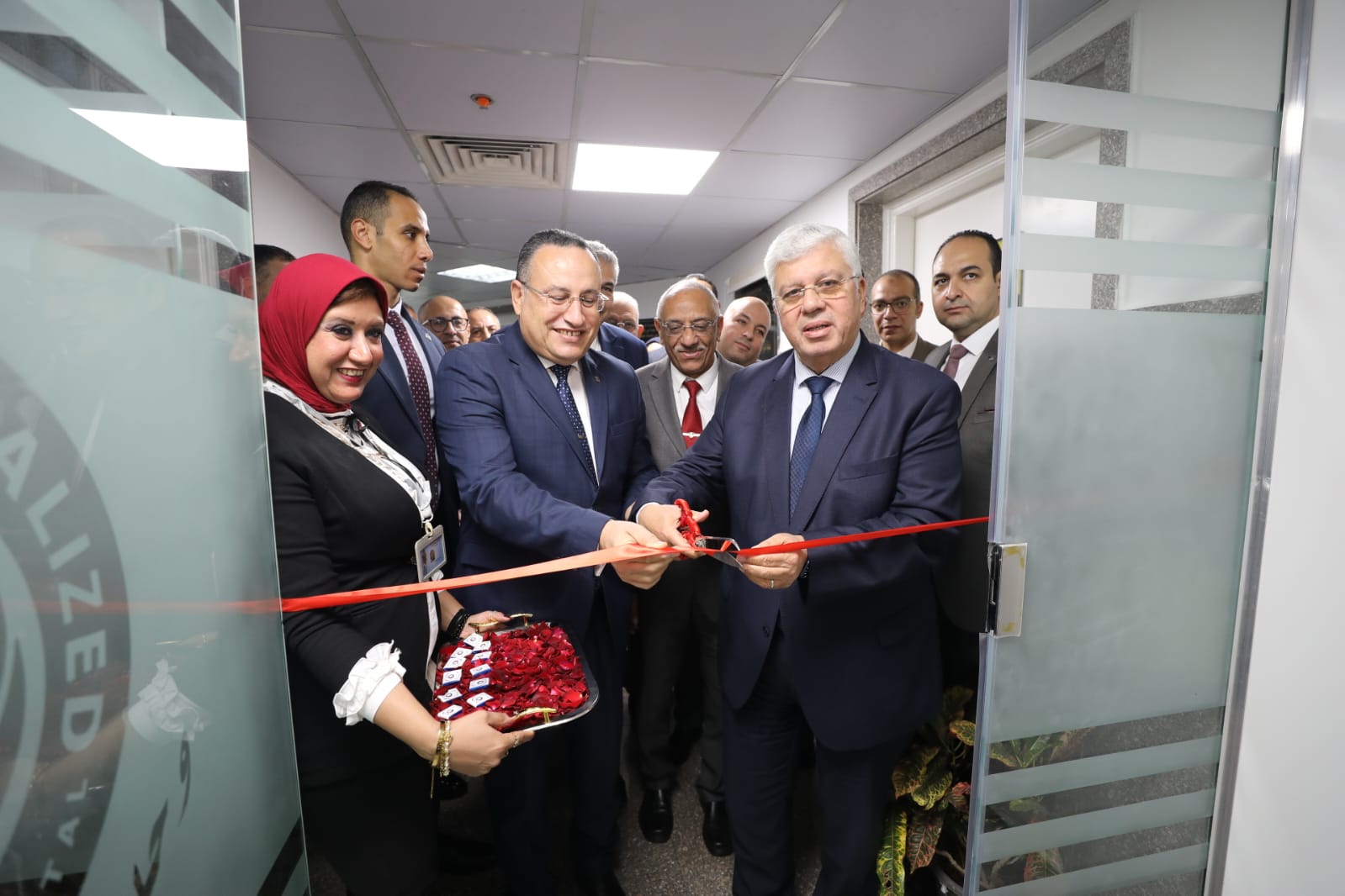 وزير التعليم العالي يفتتح عددًا من المشروعات التعليمية والصحية بجامعة الإسكندرية