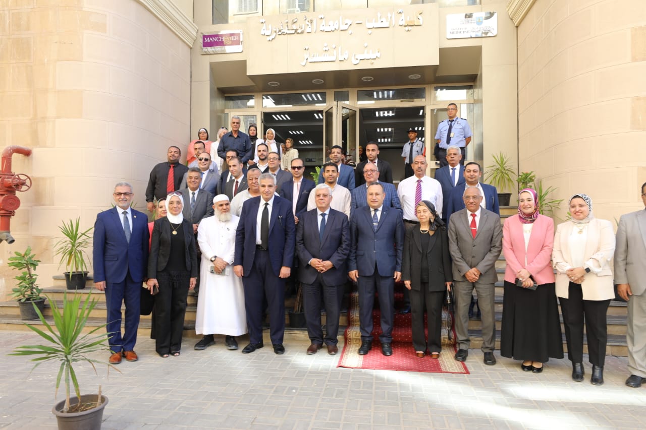 وزير التعليم العالي يفتتح عددًا من المشروعات التعليمية والصحية بجامعة الإسكندرية