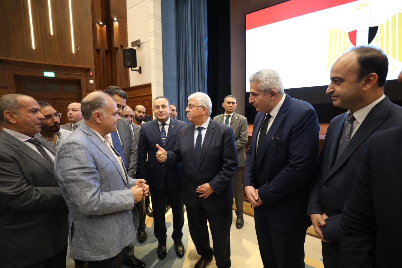 وزير التعليم العالي يفتتح عددًا من المشروعات التعليمية والصحية بجامعة الإسكندرية