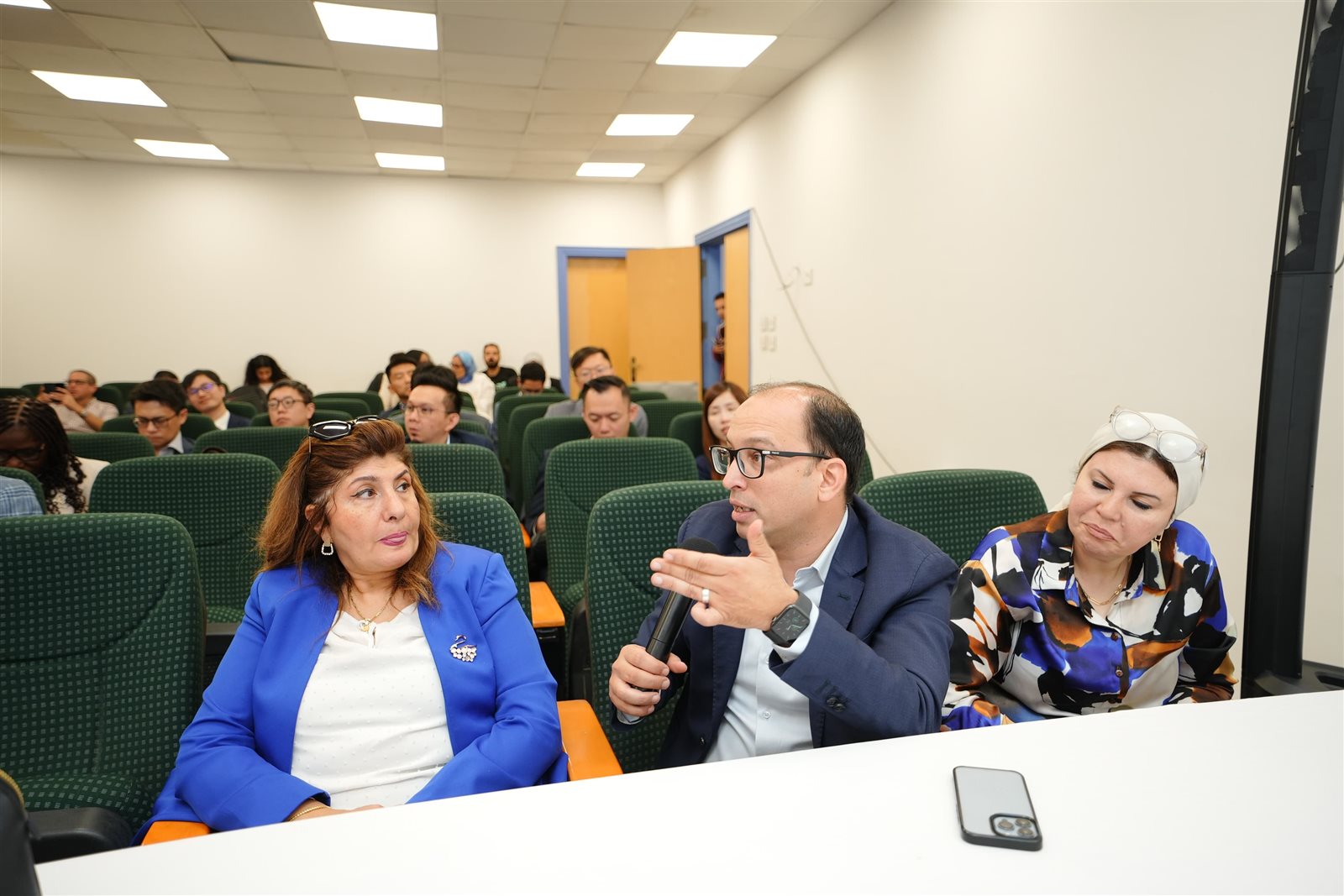 مستشفى قصر العيني جامعة القاهرة يستقبل عددًا من الخبراء في مجال أورام البروستاتا