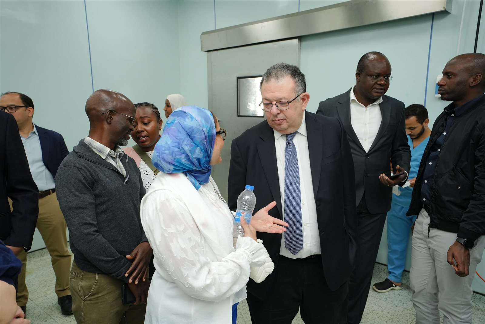 مستشفى قصر العيني جامعة القاهرة يستقبل عددًا من الخبراء في مجال أورام البروستاتا