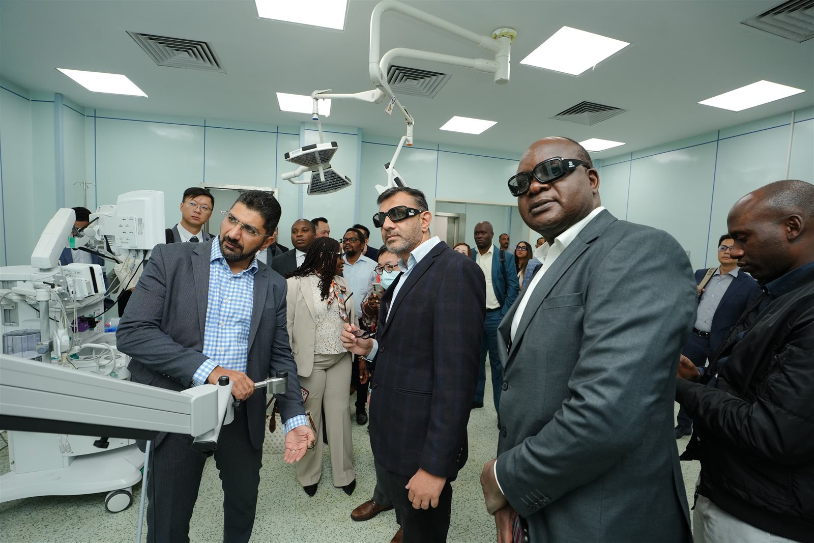 مستشفى قصر العيني جامعة القاهرة يستقبل عددًا من الخبراء في مجال أورام البروستاتا