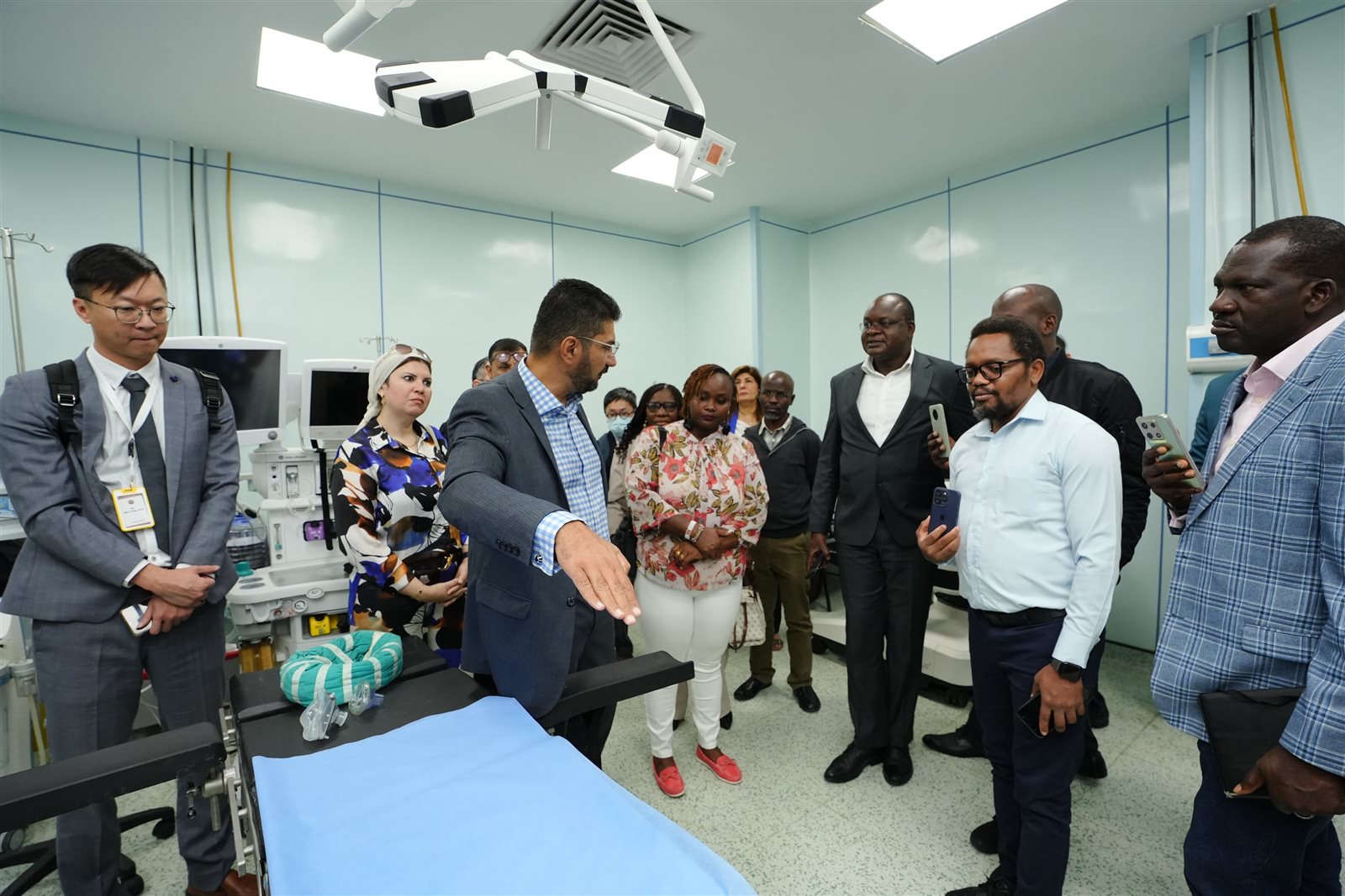 مستشفى قصر العيني جامعة القاهرة يستقبل عددًا من الخبراء في مجال أورام البروستاتا