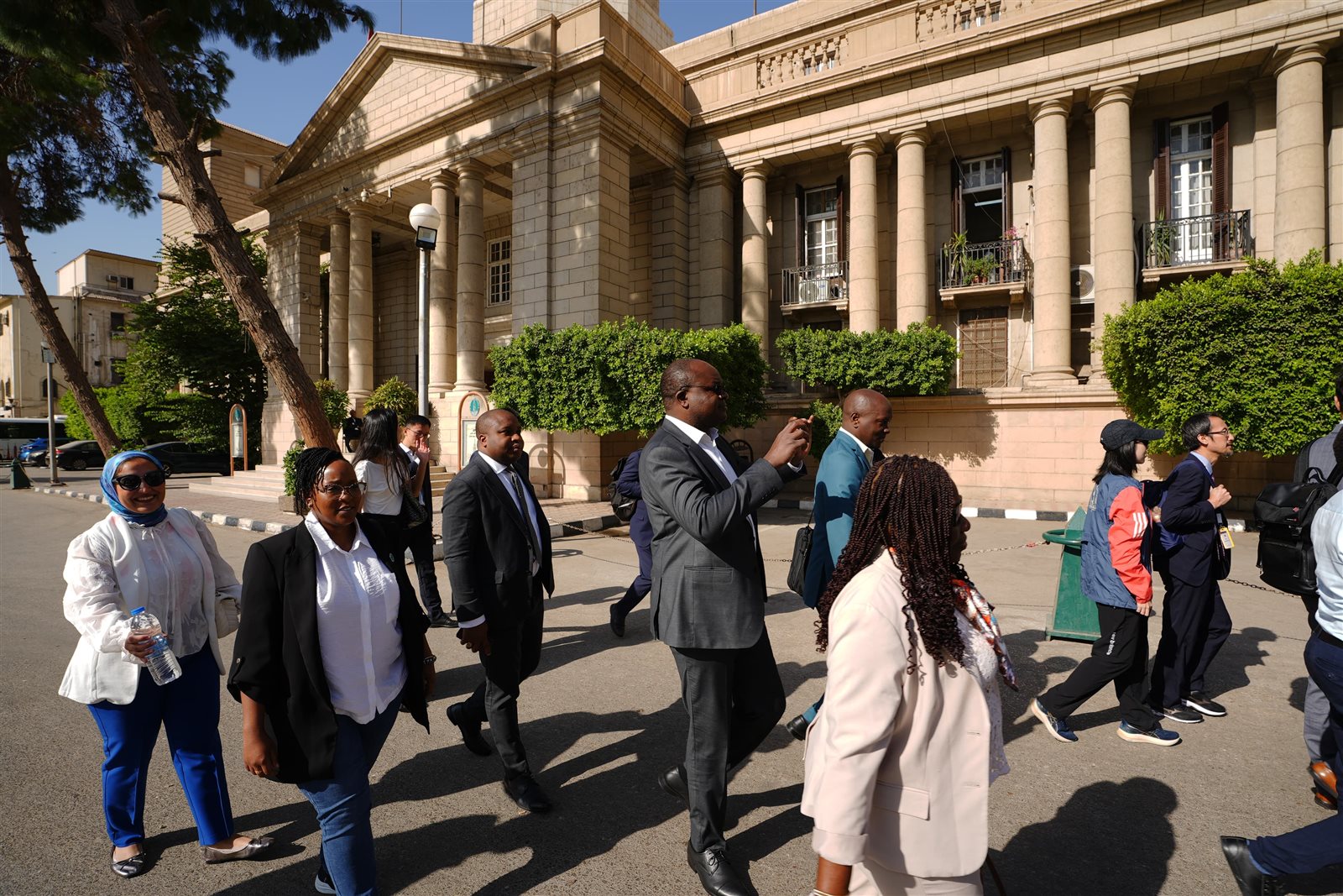 مستشفى قصر العيني جامعة القاهرة يستقبل عددًا من الخبراء في مجال أورام البروستاتا