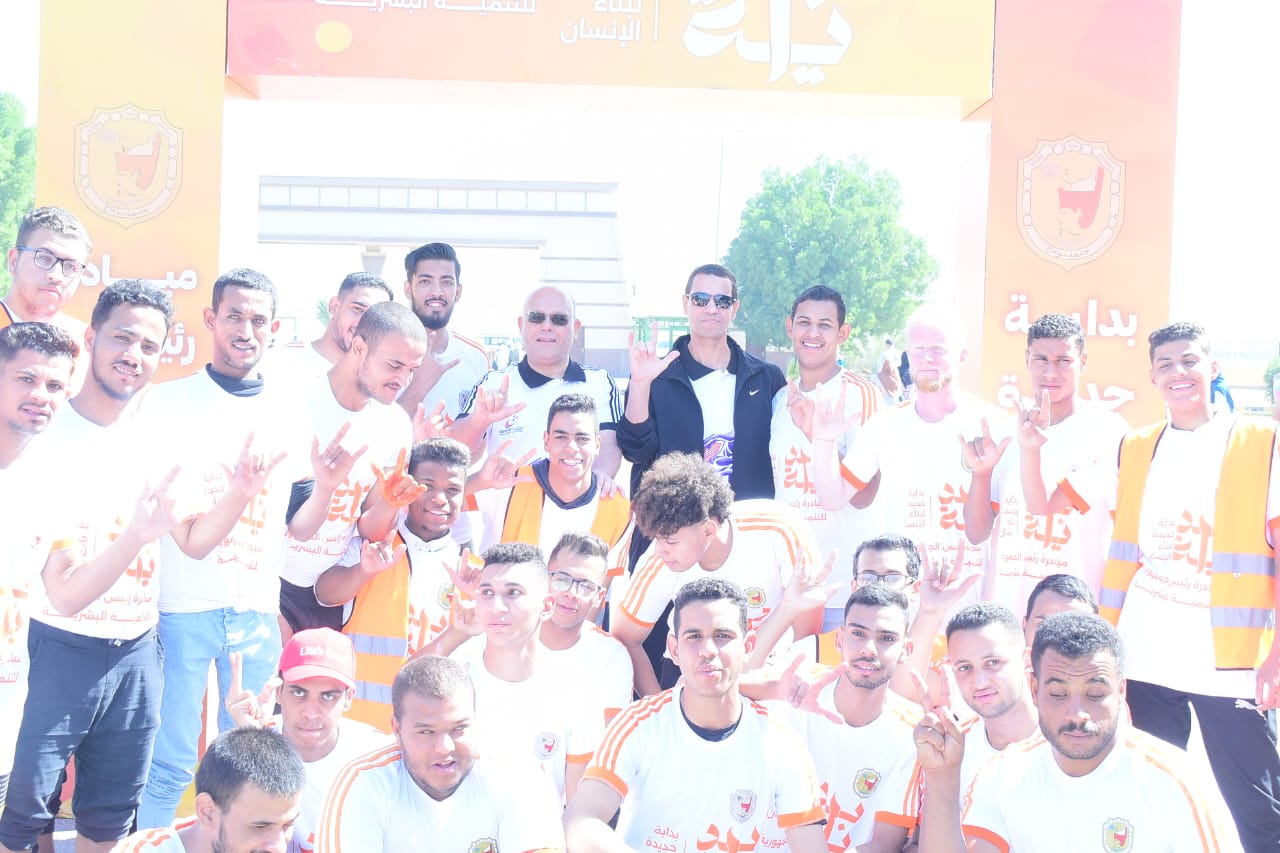 رئيس جامعة سوهاج والمتحدث العسكري للقوات المسلحة يطلقان إشارة البدء لانطلاق ماراثون بداية 