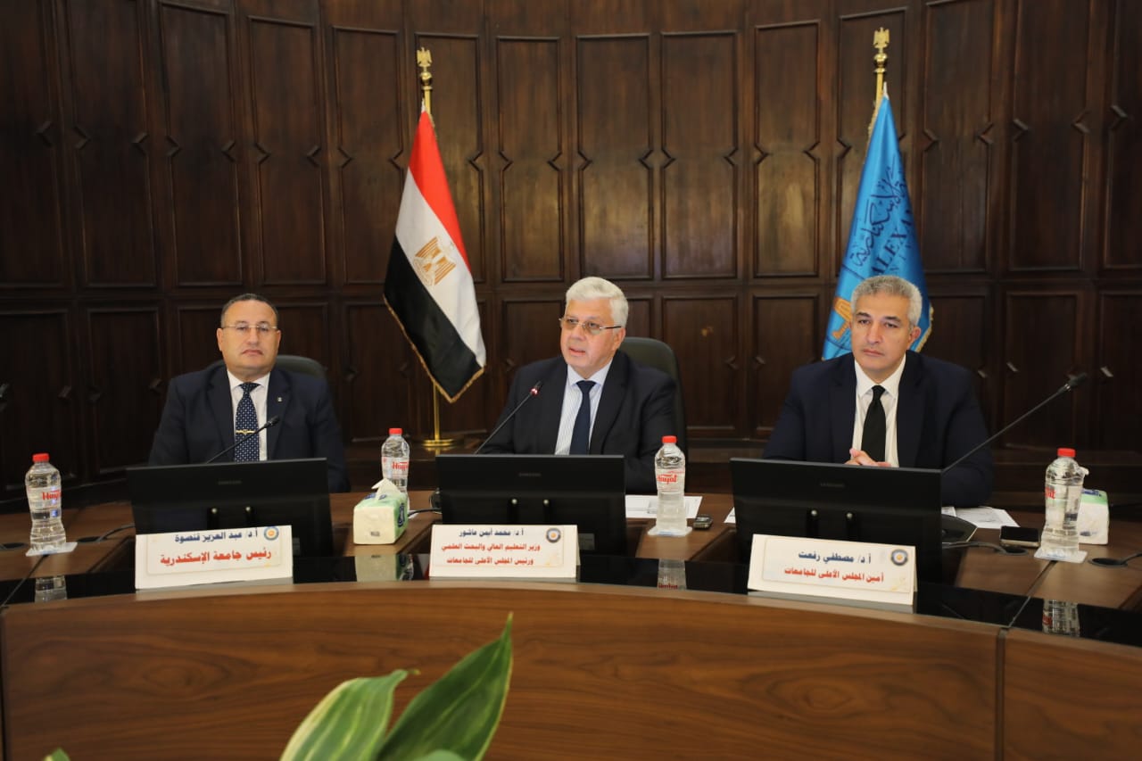 وزير التعليم العالي يرأس اجتماع المجلس الأعلى للجامعات بجامعة الإسكندرية