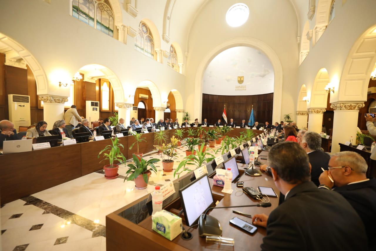 وزير التعليم العالي يرأس اجتماع المجلس الأعلى للجامعات بجامعة الإسكندرية