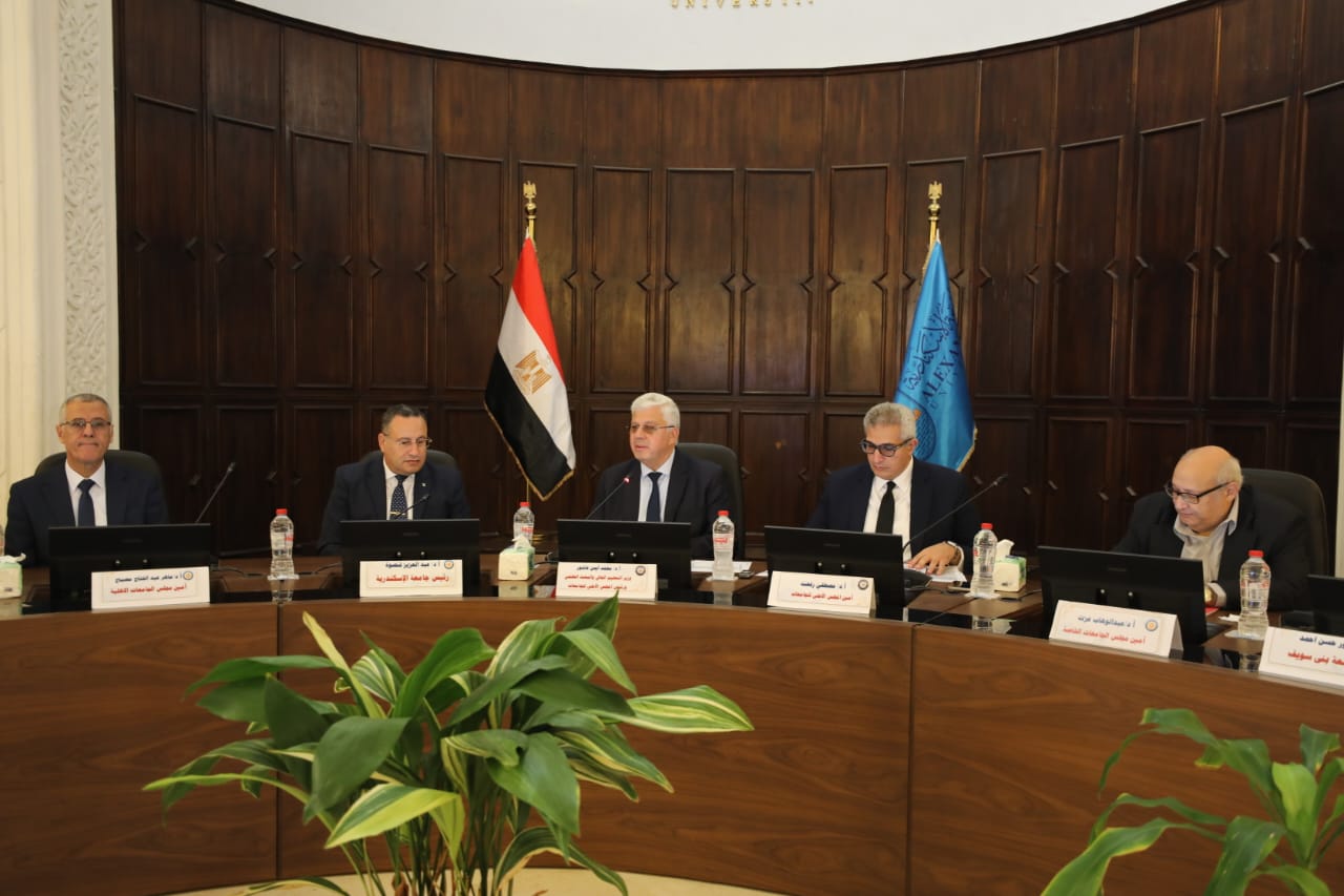 وزير التعليم العالي يرأس اجتماع المجلس الأعلى للجامعات بجامعة الإسكندرية