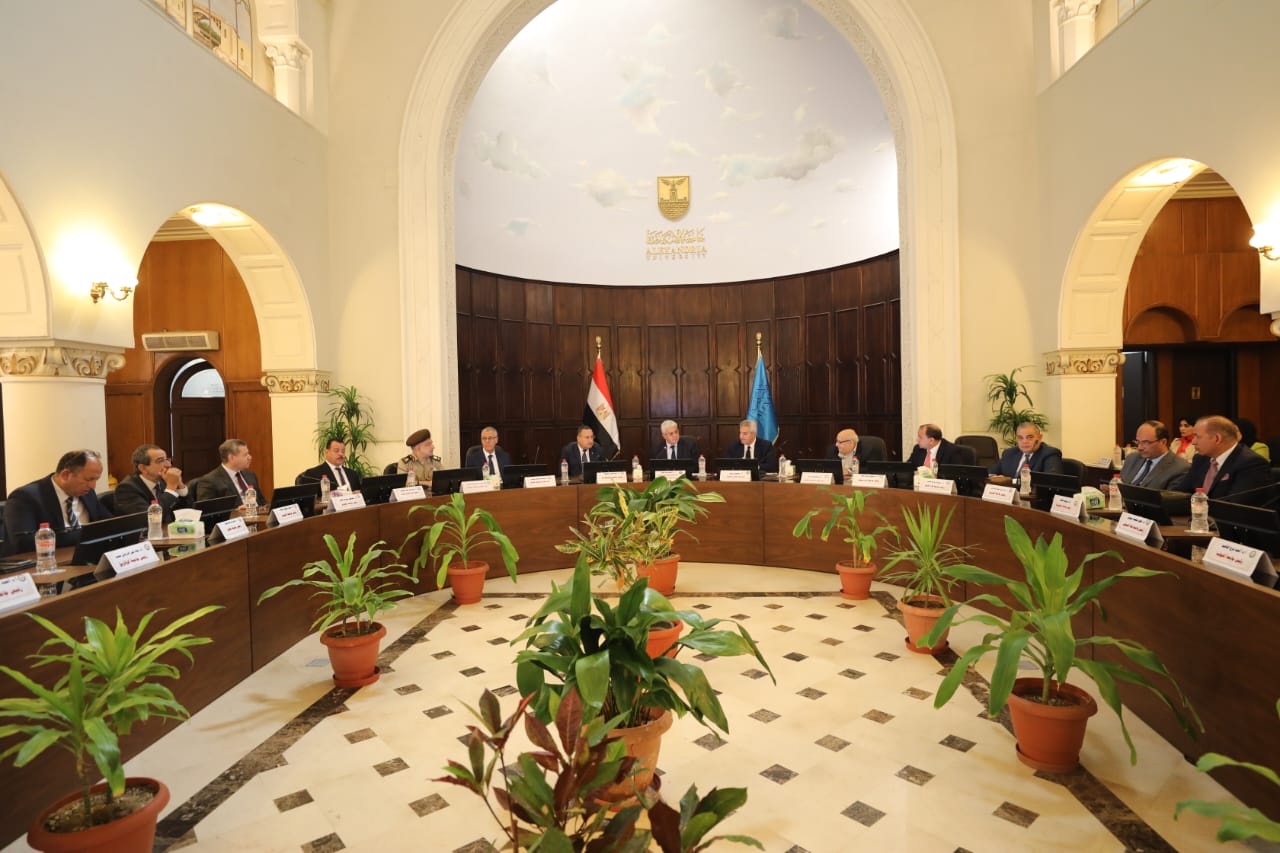 وزير التعليم العالي يرأس اجتماع المجلس الأعلى للجامعات بجامعة الإسكندرية