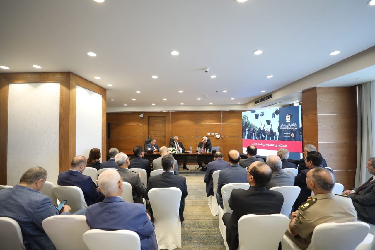 رئيس جامعة كفر الشيخ يشارك في ورشة عمل حول الاستثمار في التعليم العالي