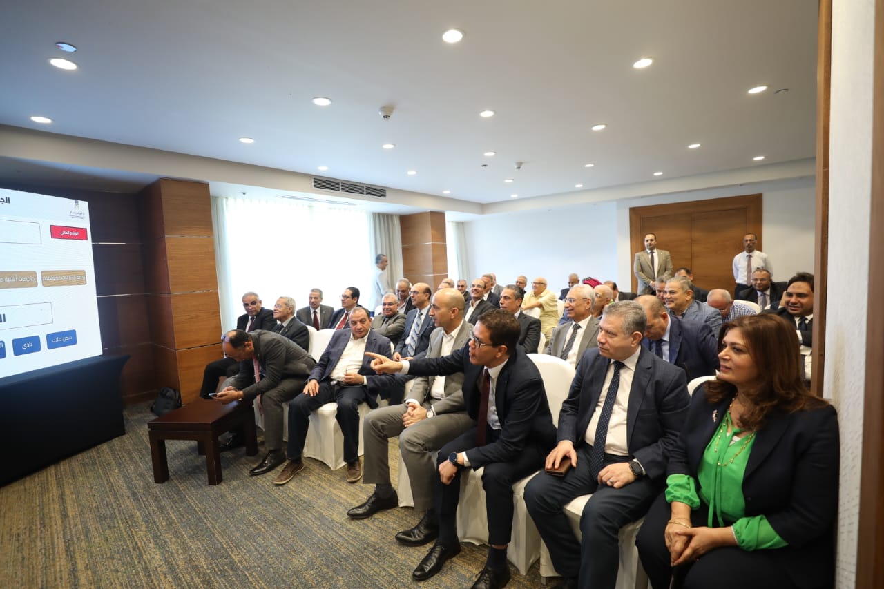 رئيس جامعة كفر الشيخ يشارك في ورشة عمل حول الاستثمار في التعليم العالي