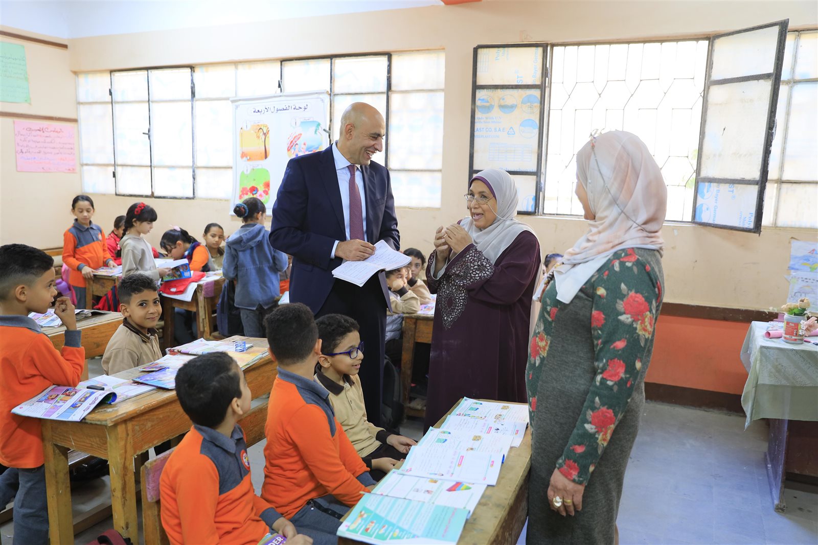 وزير التربية والتعليم يتابع سير الدراسة بمدارس الغربية