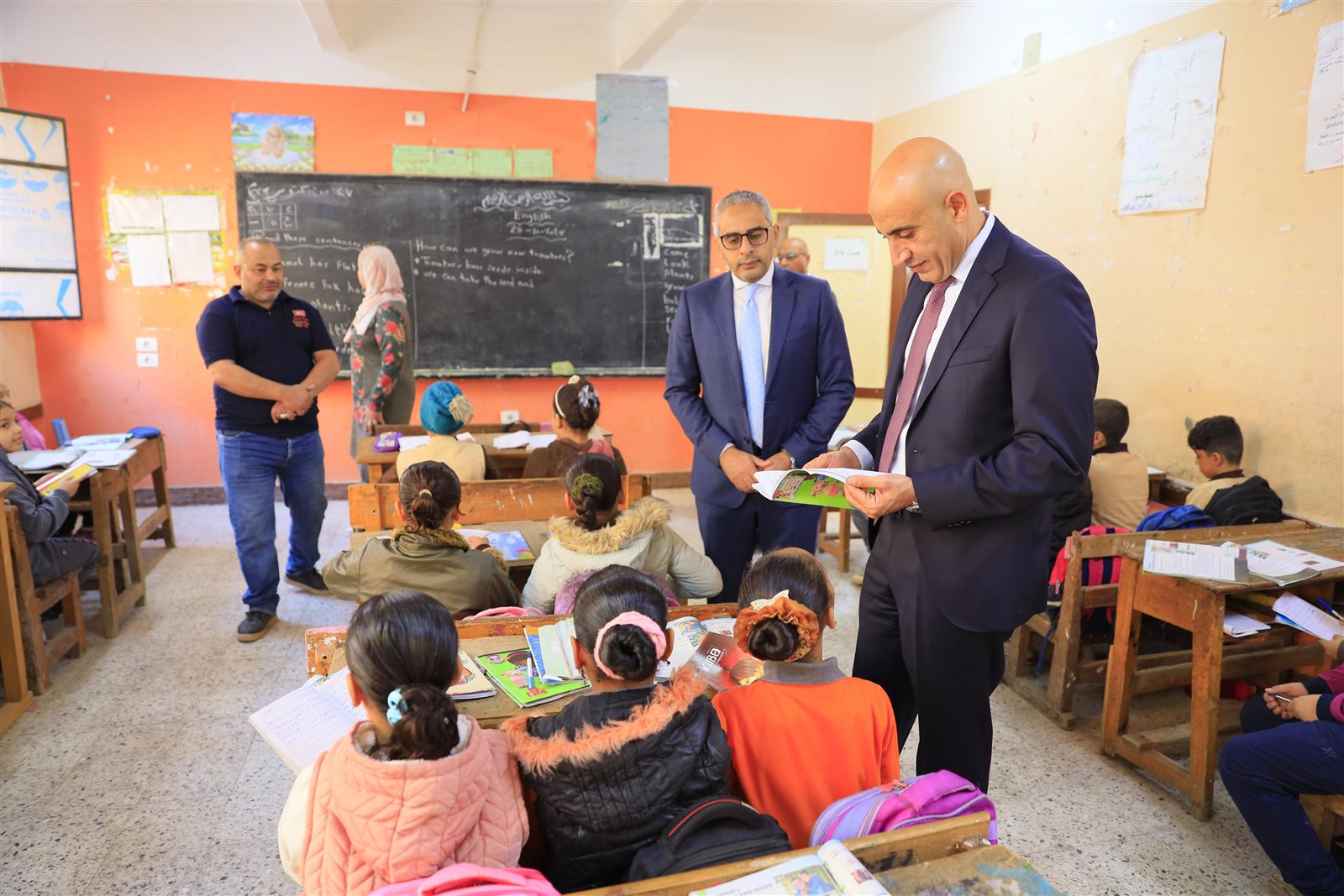 وزير التربية والتعليم يتابع سير الدراسة بمدارس الغربية