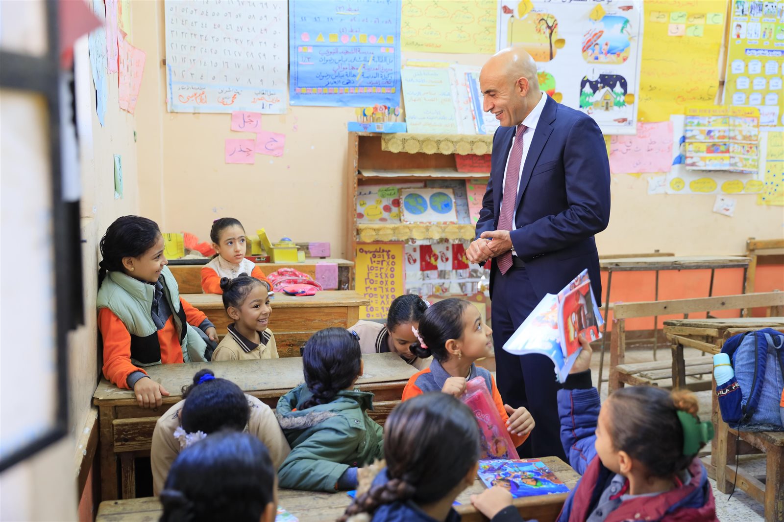 وزير التربية والتعليم يتابع سير الدراسة بمدارس الغربية