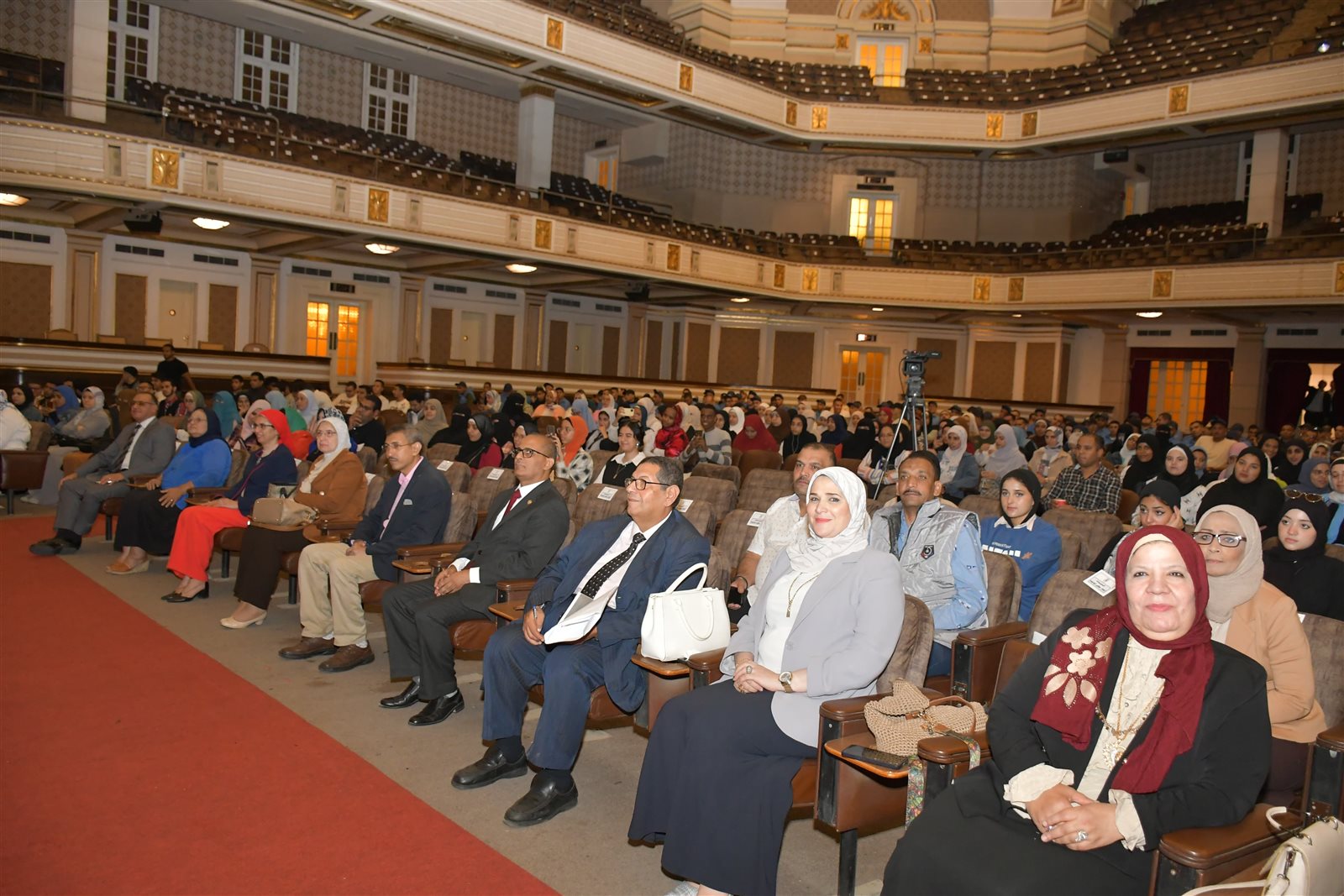 جامعة القاهرة تستضيف الشاعر الكبير فاروق جويدة