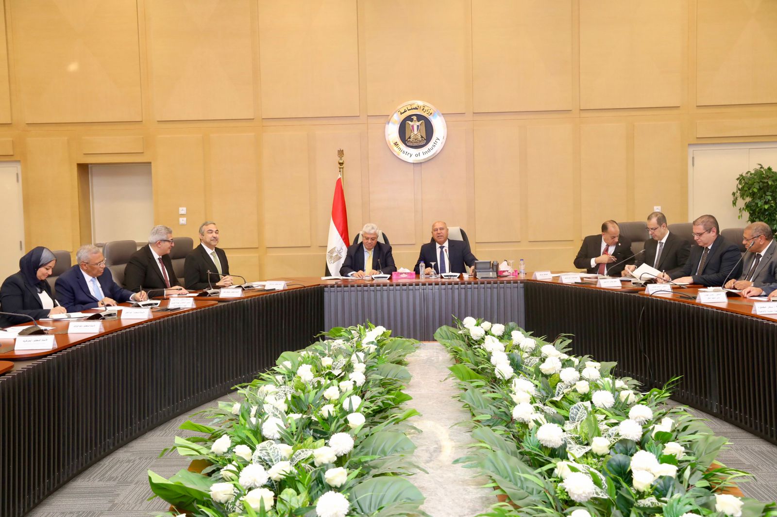 وزير الصناعة والنقل يعقد اجتماعًا موسعًا مع وزير التعليم العالي