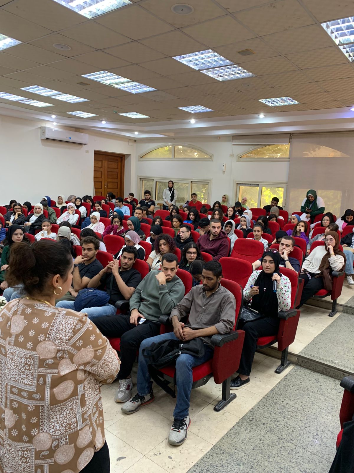 جامعة حلوان تطلق برنامج تدريبي للتوعية بالبورصة المصرية