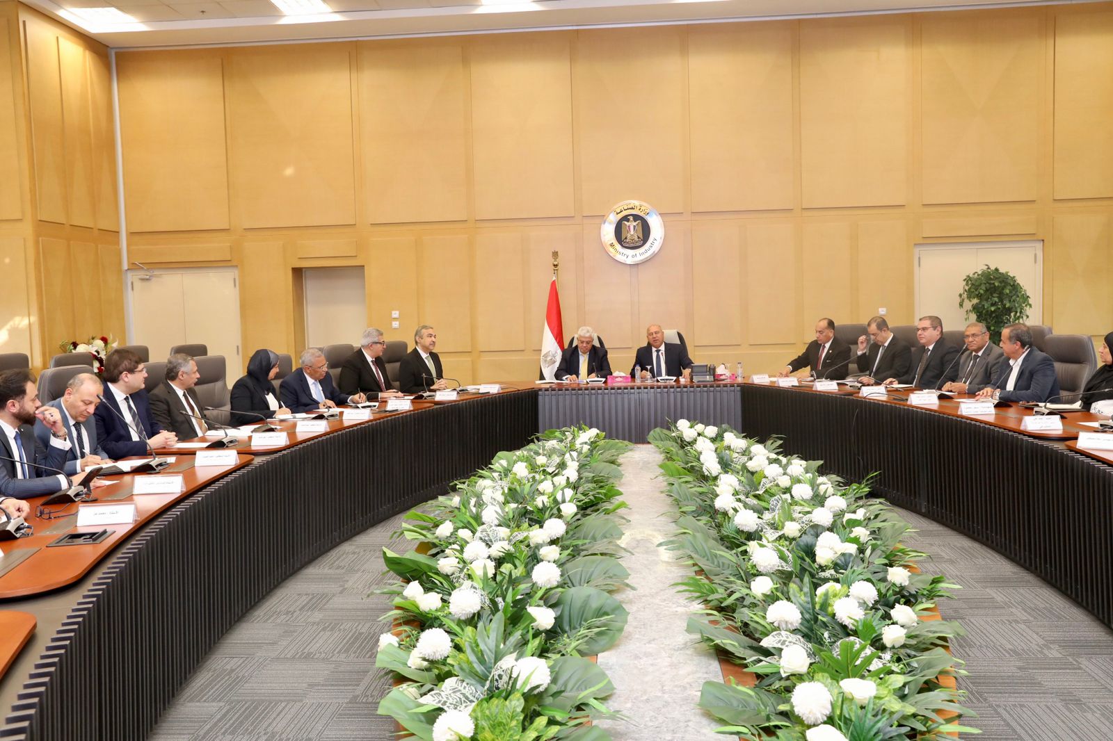 وزير الصناعة والنقل يعقد اجتماعًا موسعًا مع وزير التعليم العالي