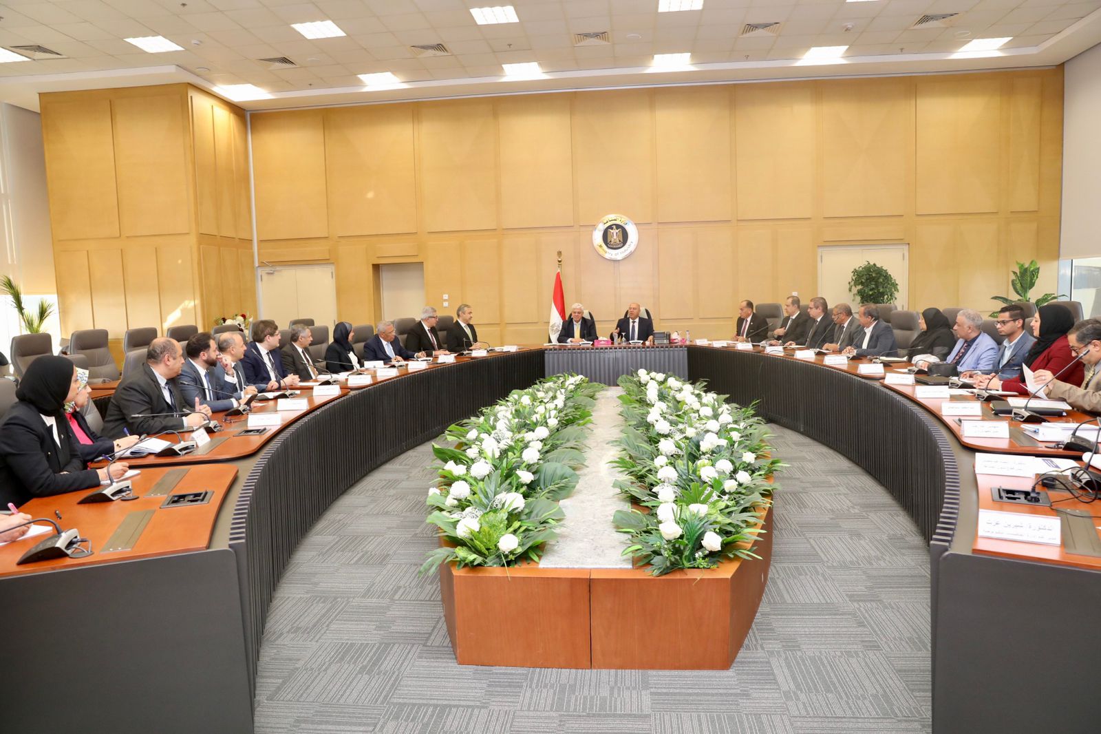 وزير الصناعة والنقل يعقد اجتماعًا موسعًا مع وزير التعليم العالي
