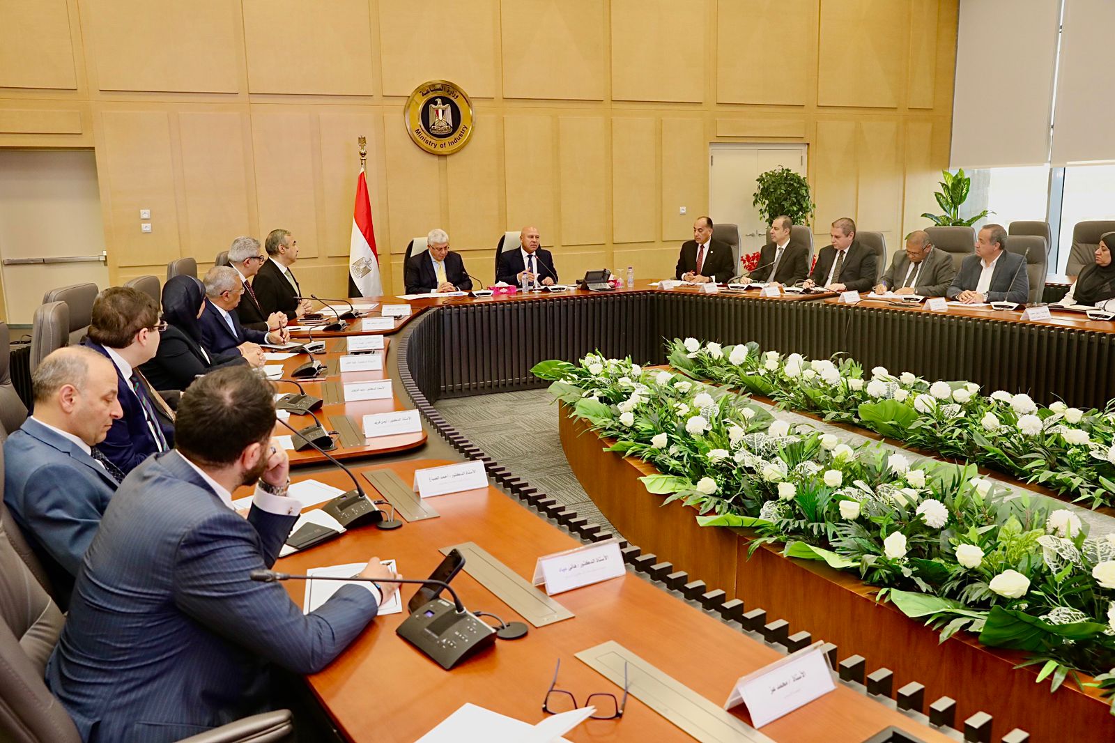وزير الصناعة والنقل يعقد اجتماعًا موسعًا مع وزير التعليم العالي