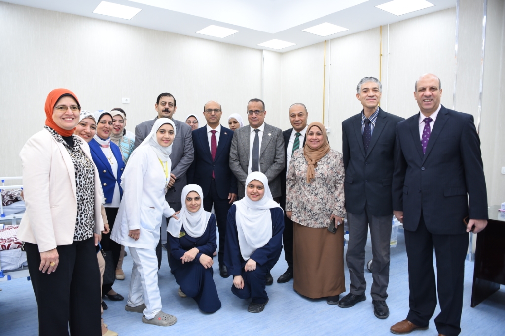 رئيس جامعة أسيوط يفتتح وحدة الاستقبال العام الجديدة بالمستشفى الجامعي
